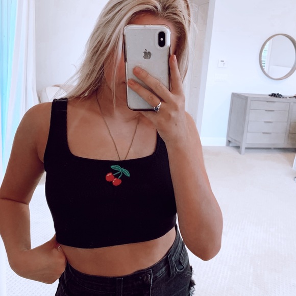 Cropped cherry top - Picture 2 of 2